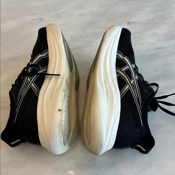 Asics Gel Nimbus 27 1011B958 Black White Running Shoes Men's 11 - Picture 5 of 10